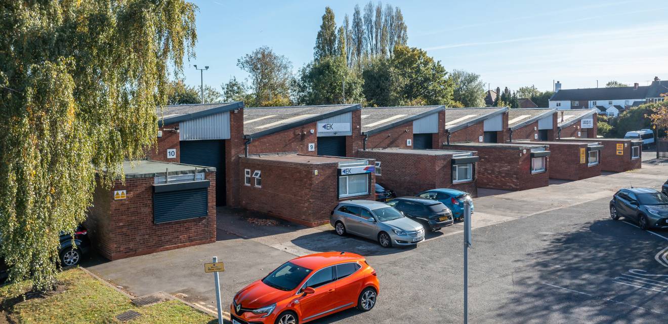 Two Woods Trading Estate  - Industrial Unit To Let - Two Woods Trading Estate, Brierley Hill